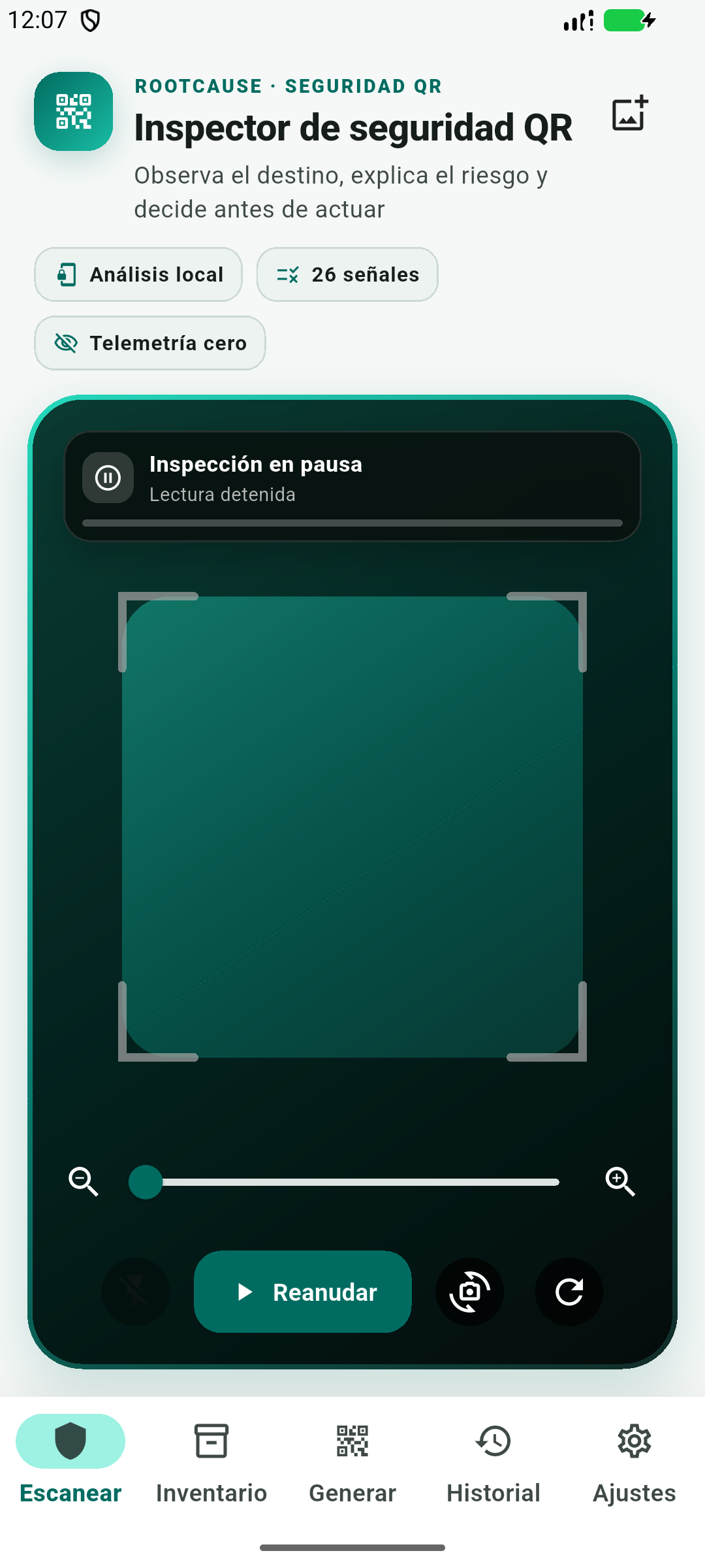 Escáner RootCause pausado con botón Reanudar explícito